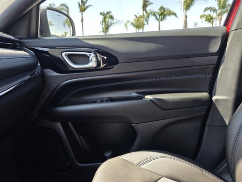 New 2025 Jeep Compass Latitude w/ Altitude Special Edition image 14