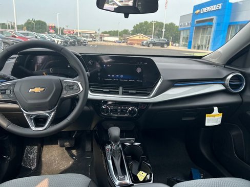 New 2025 Chevrolet Trax LT w/ Driver Confidence Package image 13