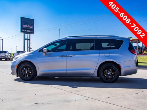 Used 2021 Chrysler Pacifica Touring-L image 4