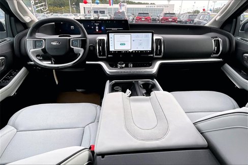 New 2025 Ford Expedition Platinum image 5