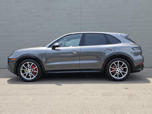 New 2025 Porsche Cayenne GTS image 2