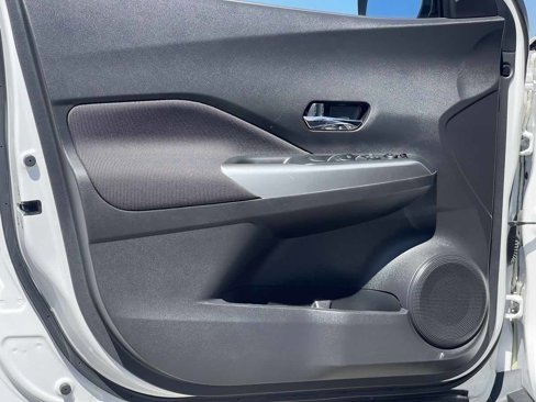 Used 2018 Nissan Kicks SV image 25