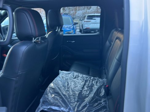 Used 2023 Nissan Frontier PRO-4X image 16