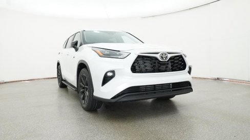 New 2025 Toyota Highlander XLE image 32