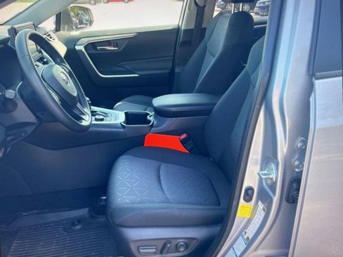 Used 2022 Toyota RAV4 XLE w/ Convenience Package image 9