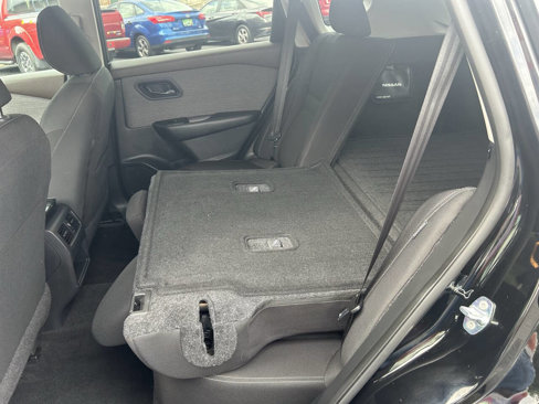 Used 2023 Nissan Rogue S image 33