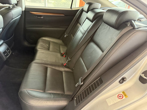 Used 2014 Lexus ES 300h image 38