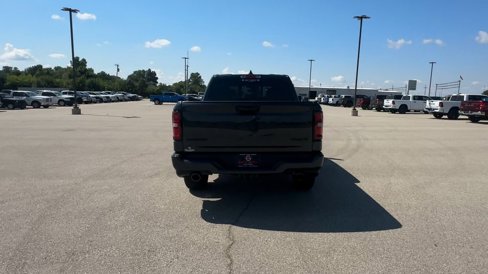 New 2026 RAM 1500 4x4 Crew Cab image 7