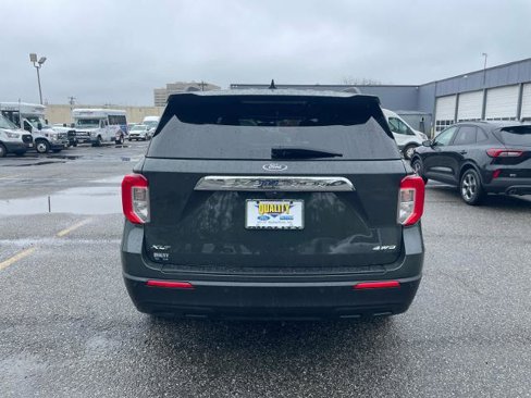 Certified 2022 Ford Explorer XLT image 5