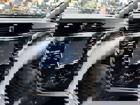 Used 2018 Toyota Camry LE image 13