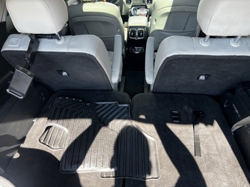 Used 2023 Kia Sorento SX image 8