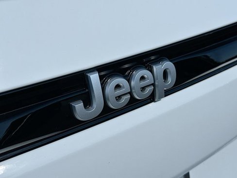 New 2025 Jeep Grand Cherokee Summit image 19