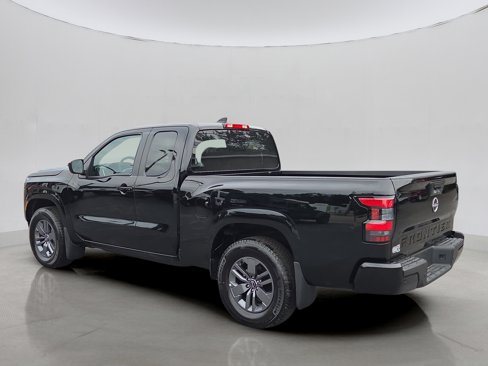 Used 2025 Nissan Frontier SV image 4