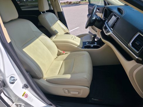 Used 2015 Toyota Highlander Limited image 26