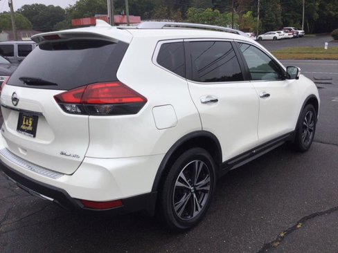 Used 2017 Nissan Rogue SL w/ SL Premium Package image 5
