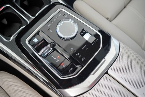 New 2026 BMW 740i w/ Premium Package image 19