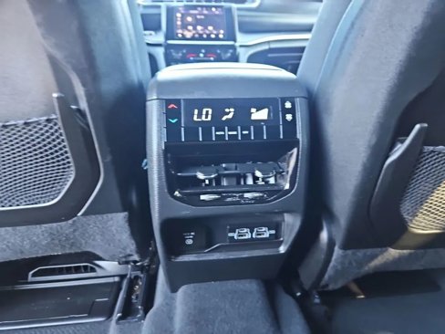 Used 2024 Jeep Grand Cherokee L Laredo image 18
