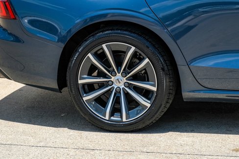 Used 2021 Volvo S60 T5 Momentum image 46