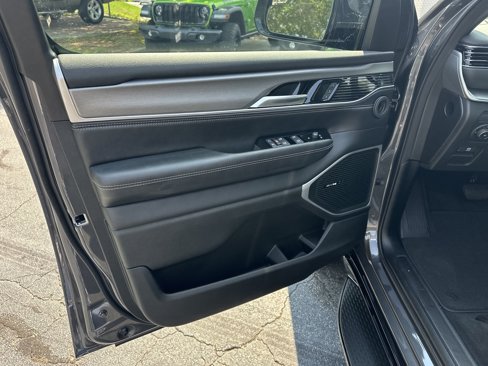 New 2025 Jeep Wagoneer L Series II image 12