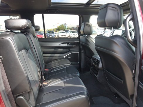 Used 2024 Jeep Wagoneer Series II image 36