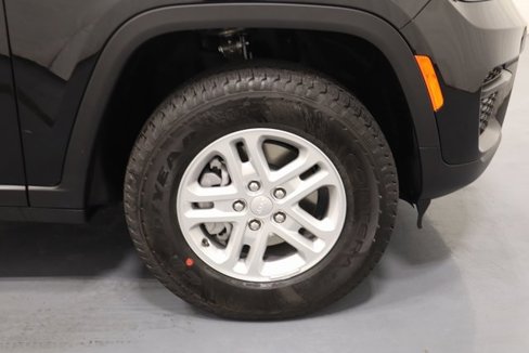 New 2025 Jeep Grand Cherokee Laredo image 26