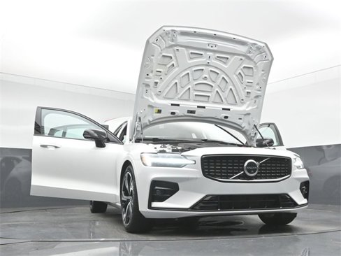 Used 2025 Volvo S60 B5 Plus w/ Protection Package Premier image 52