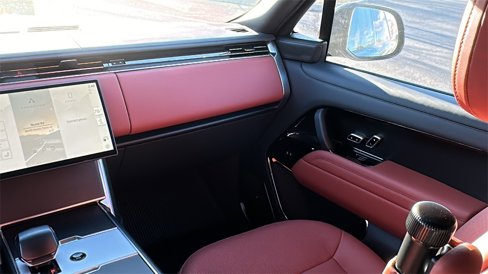 New 2025 Land Rover Range Rover SV image 34