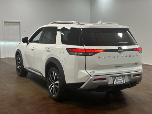 Used 2024 Nissan Pathfinder Platinum image 30