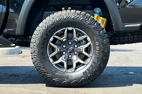 New 2026 Chevrolet Colorado ZR2 w/ Technology Package image 25