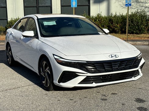 Used 2025 Hyundai Elantra SEL image 3