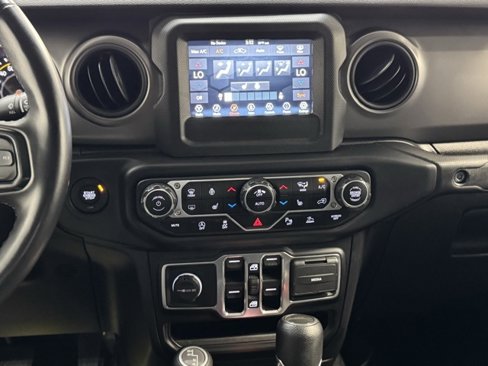Used 2021 Jeep Gladiator Willys image 18