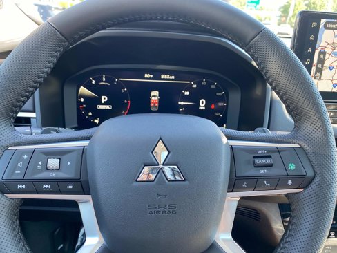 New 2025 Mitsubishi Outlander SE image 15