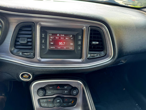 Used 2017 Dodge Challenger SXT image 19