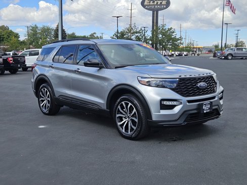 Used 2023 Ford Explorer ST image 3