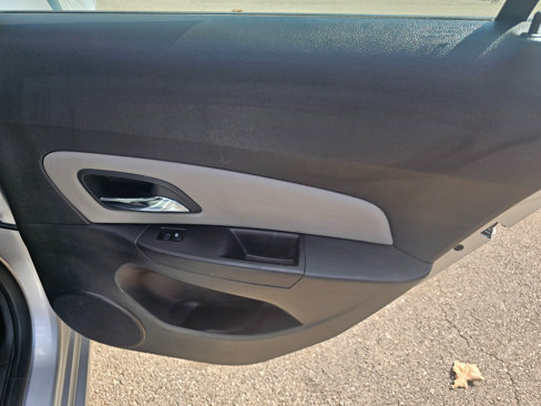 Used 2014 Chevrolet Cruze LS image 18