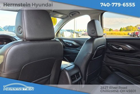 Used 2024 GMC Terrain SLT image 25