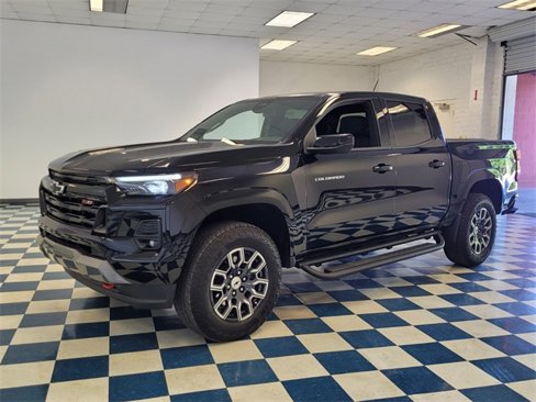 Used 2024 Chevrolet Colorado Z71 w/ Z71 Convenience Package 2 image 3