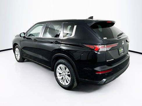 Used 2025 Mitsubishi Outlander ES image 5