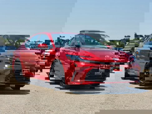 Used 2025 Toyota Camry LE image 2