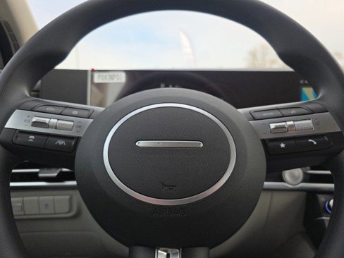 Certified 2025 Hyundai Tucson SE image 13