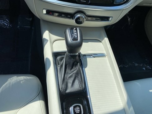 Used 2020 Volvo S60 T5 Momentum image 15