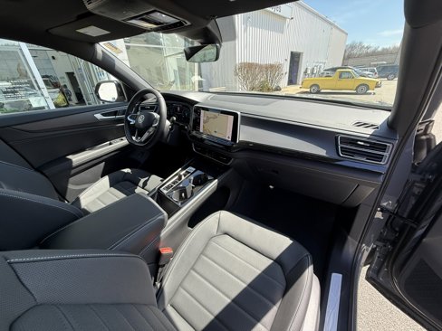 New 2025 Volkswagen Atlas Cross Sport SEL R-Line image 25