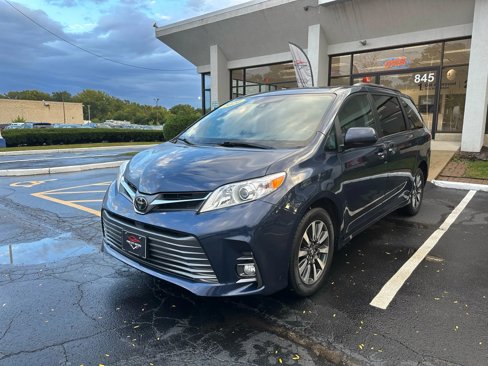 Used 2020 Toyota Sienna XLE image 3