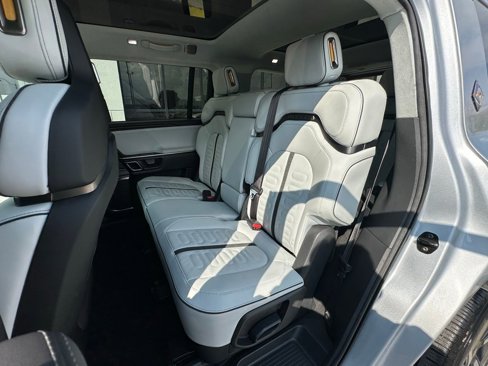 Used 2023 Rivian R1S Adventure image 28