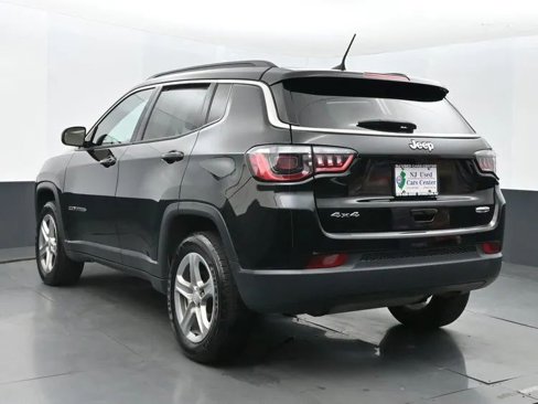 Used 2024 Jeep Compass Latitude image 9