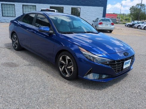 Used 2023 Hyundai Elantra Limited w/ Cargo Package image 7