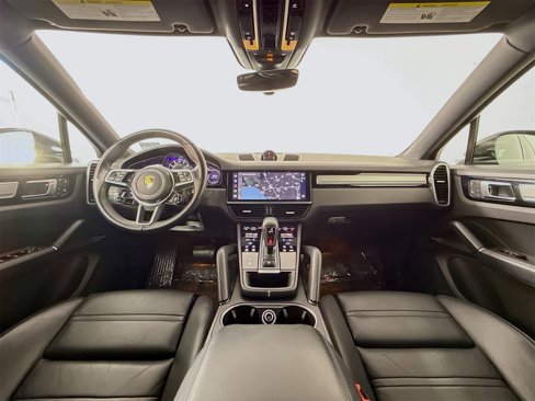 Certified 2022 Porsche Cayenne Platinum Edition image 27