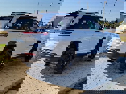 New 2025 Jeep Grand Cherokee Limited w/ Black Appearance Package image 3