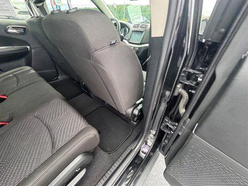 Used 2019 Dodge Journey SE image 19