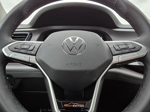 New 2025 Volkswagen Atlas Peak Edition SE image 18